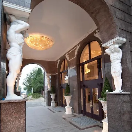 Royal Hotel&spa Geneva Resort Truskavets