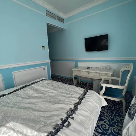 Royal And Geneva Truskawez